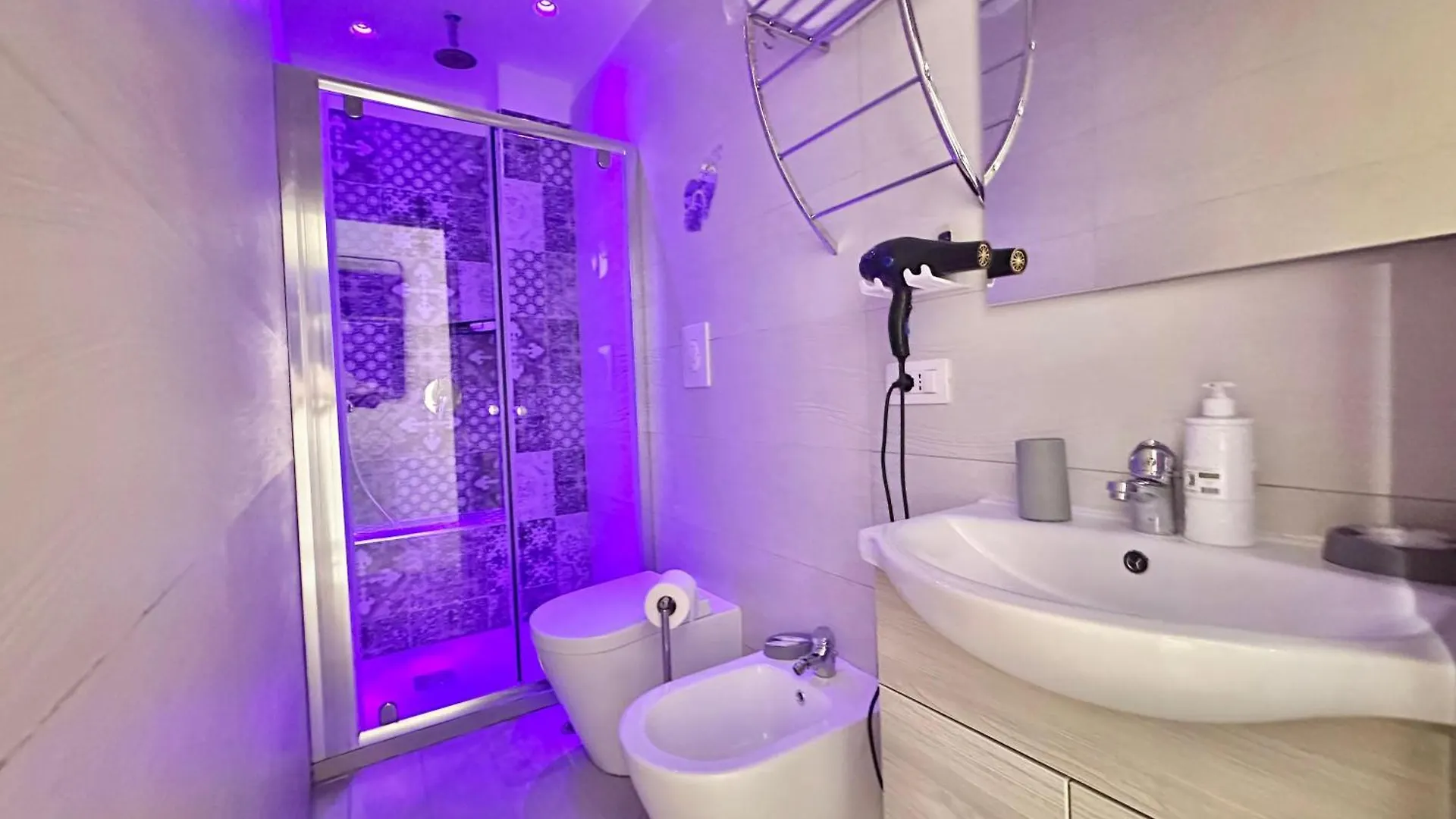 Bed & Breakfast Dantonarooms Naples Italy