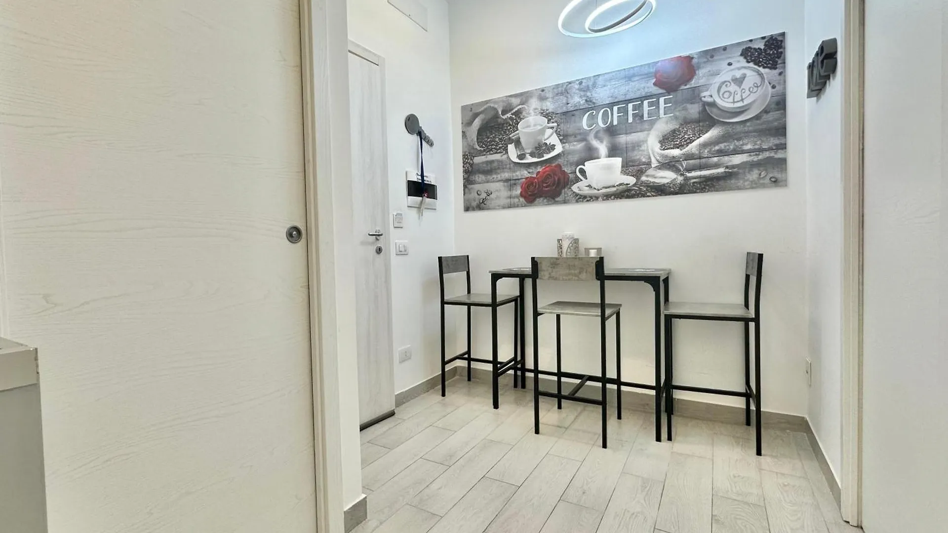 Dantonarooms Неаполь 0*,